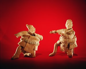 ジャイナ島出身の儀式用ボール選手のフィギュア、600年頃（陶器）
